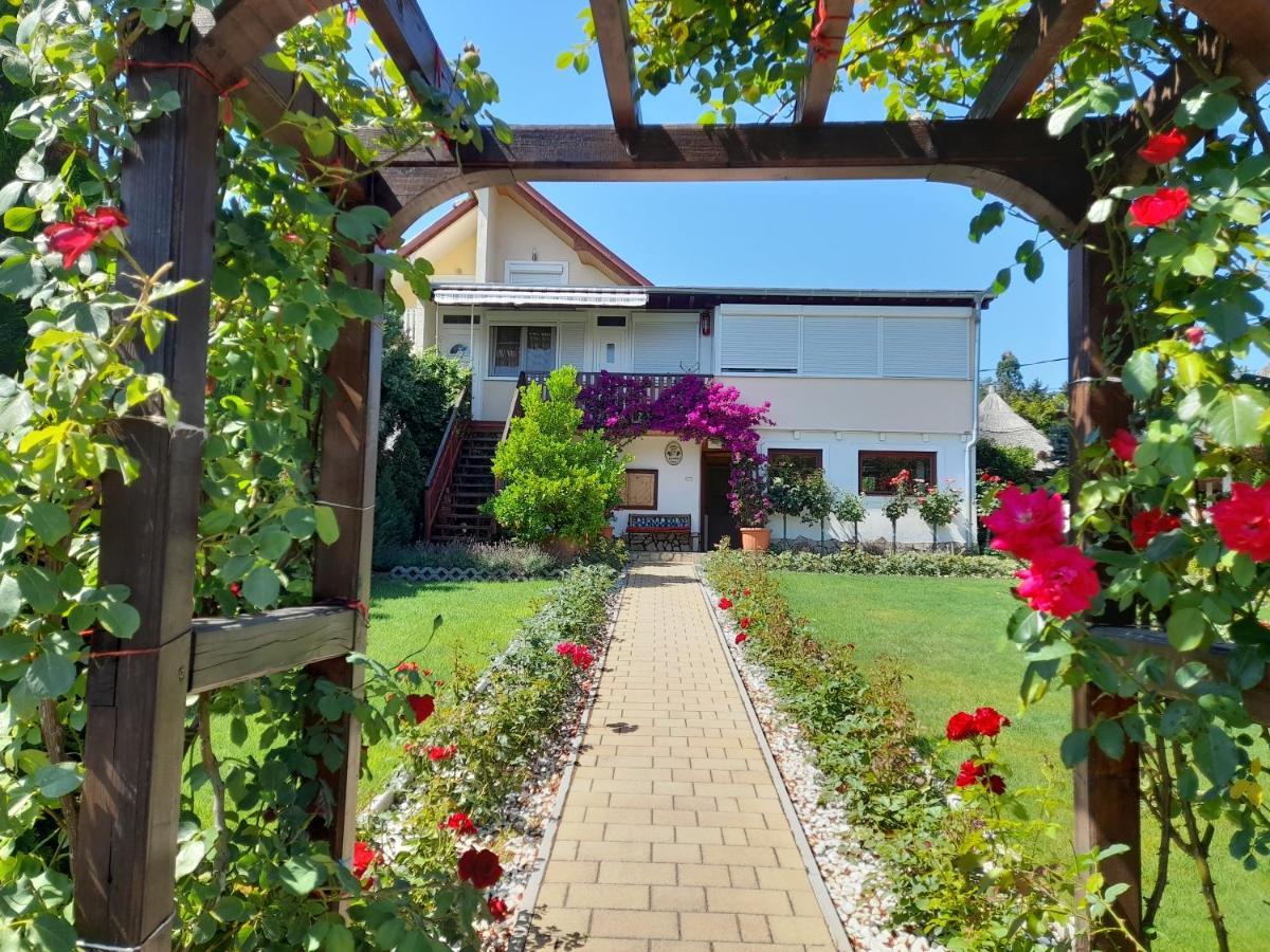 Rozsakert Vendeghaz Bed & Breakfast Szigliget Eksteriør bilde
