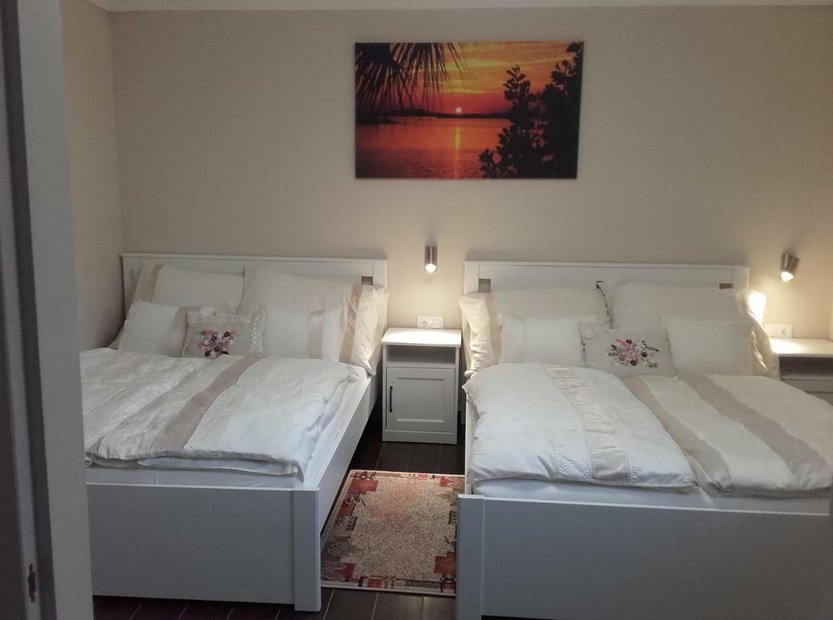 Rozsakert Vendeghaz Bed & Breakfast Szigliget Eksteriør bilde